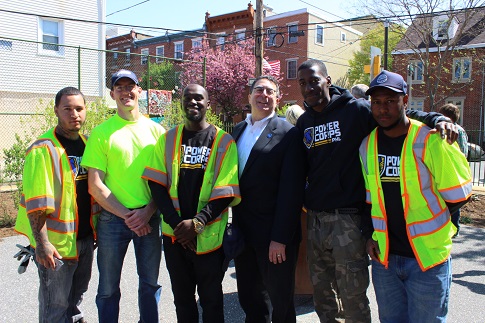 Philadelphia Water Commissioner Howard Neukrug and Philadelphia Water Environmental Scientist Alex Warwood with PowerCorpsPHL workers.